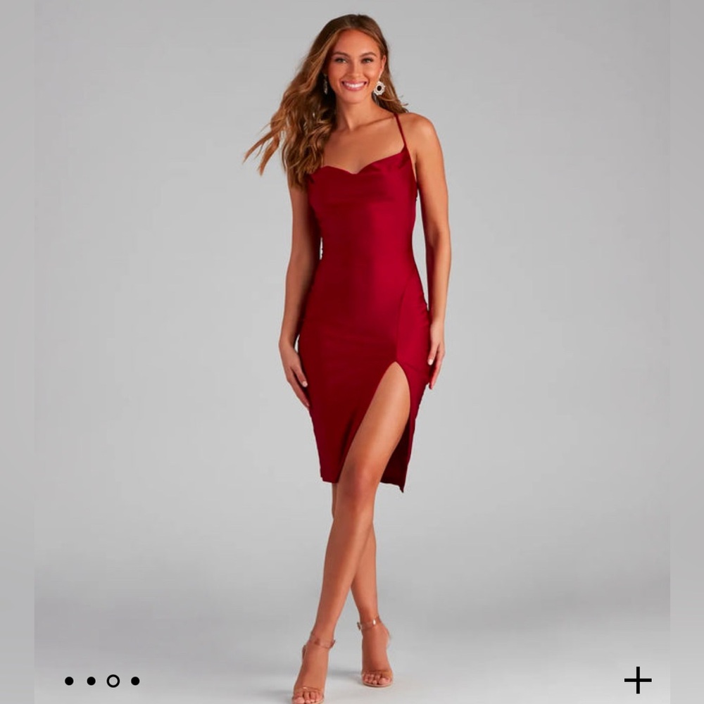 size Large Nwt red Windsor dress